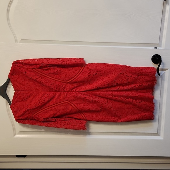 Red lace size 6 double lined dress - Picture 2 of 6